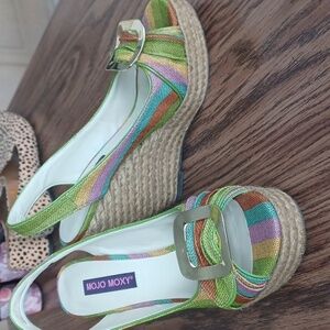 Mojo Moxy Beautiful wedge platform sandels Size 8.5